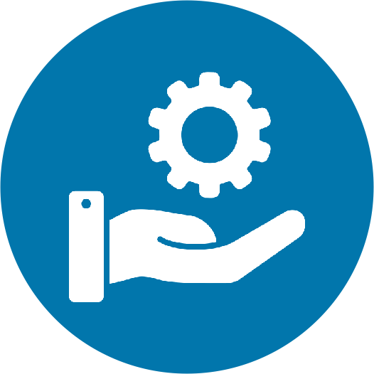 Mano sosteniendo un engranaje